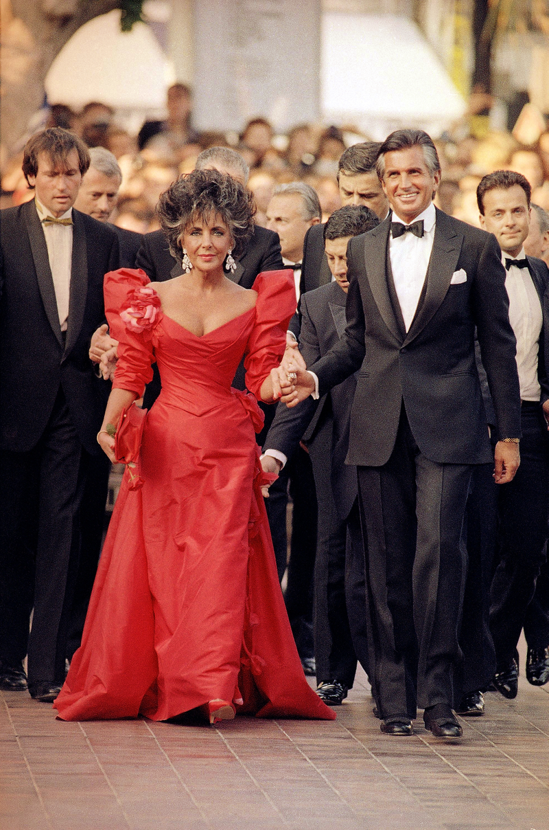Illustration for article titled An Ode to a Grown-Ass Style Icon: '80s-Era Elizabeth Taylor